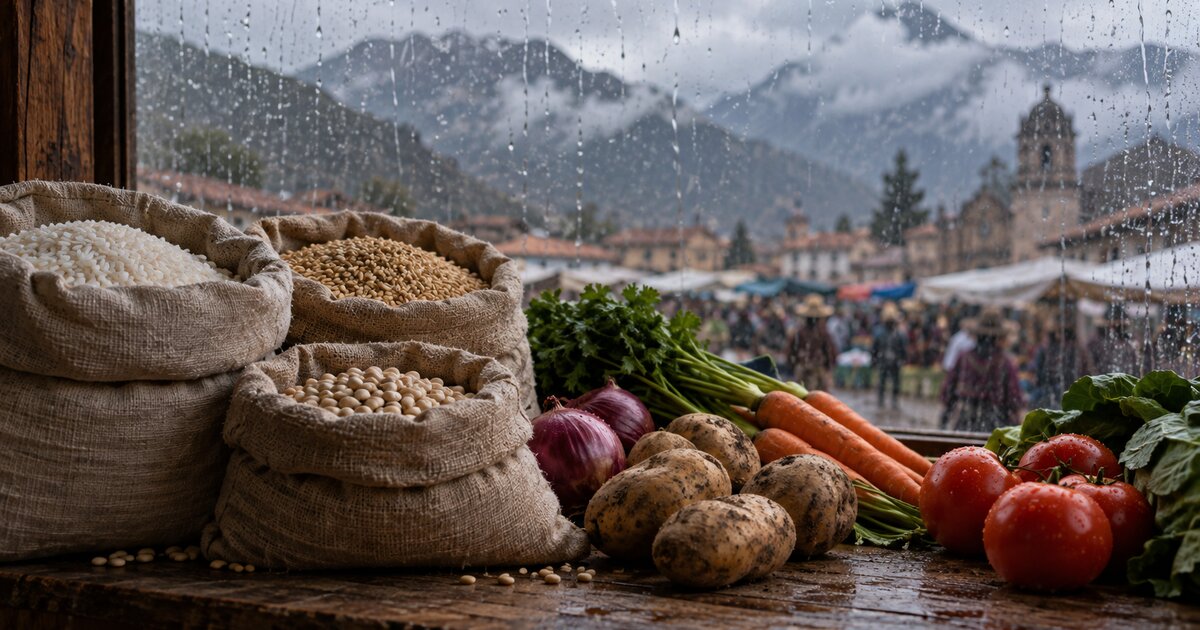 Sacos de granos y verduras frente a un mercado andino visto a través de una ventana lluviosa